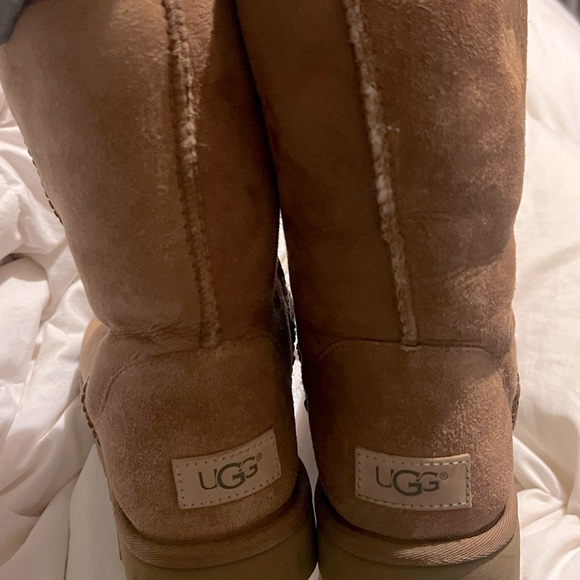 UGG Brown Classic tan Chestnut caramel Short warm comfy cabin Shearling Boots 9 - Picture 10 of 16